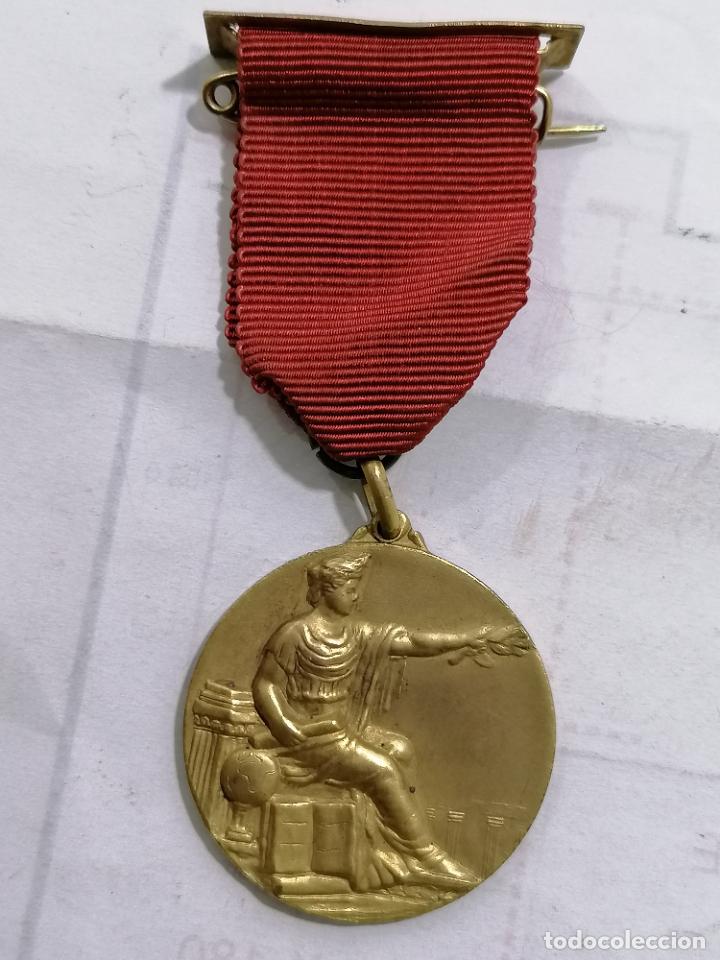 Medallas tem&aacute;ticas: MEDALLA DORADA, CURSO 1961-62, 36 MM - Foto 2