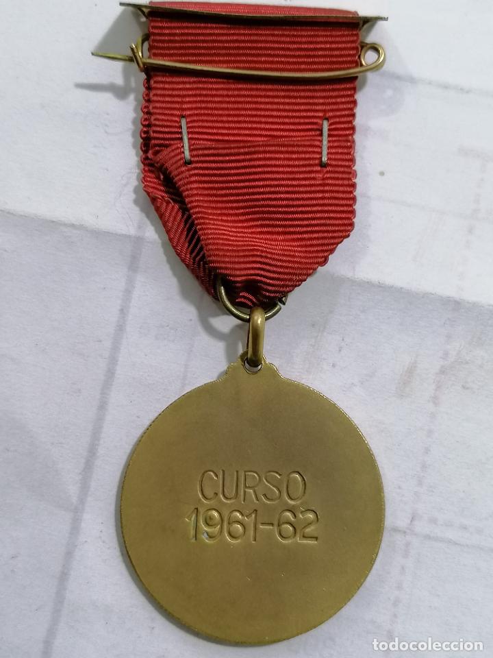 Medallas tem&aacute;ticas: MEDALLA DORADA, CURSO 1961-62, 36 MM - Foto 3