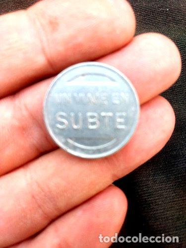 M&eacute;dailles th&eacute;matiques: antiguas fichas de subte de metal