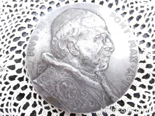 M&eacute;dailles th&eacute;matiques: antigua medalla papal de bronce gravada y firmada