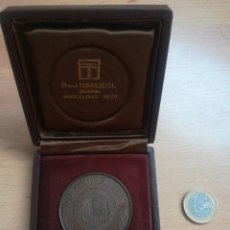 Medallas temáticas: MEDALLA FOMENTO DEL TURISMO EN IBIZA Y FORMENTERA EN SU CAJA ORIGINAL. AÑO 1983.. Lote 284611948