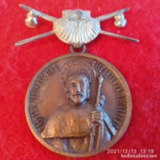 Medallas temáticas: MEDALLA OFICIAL EN BRONCE DEL PEREGRINO APROBADA POR LA JUNTA DEL AÑO SANTO COMPOSTELANO, 1954.. Lote 306608238