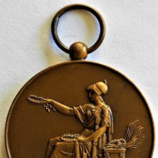 Medallas temáticas: FRANCIA - CERTIFICAT D'ETUDES PRIMAIRES (SUZANNE GARLAND) - NEMOURS - 1908 - BRENET - 38 GR. BRONCE