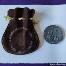 Medallas temáticas: MEDALLA DE VITORIA (ALAVA). PACTO DE ARRIAGA. ALFONSO XI. 1332-1982. 650 ANIVERSARIO. PLOMO.