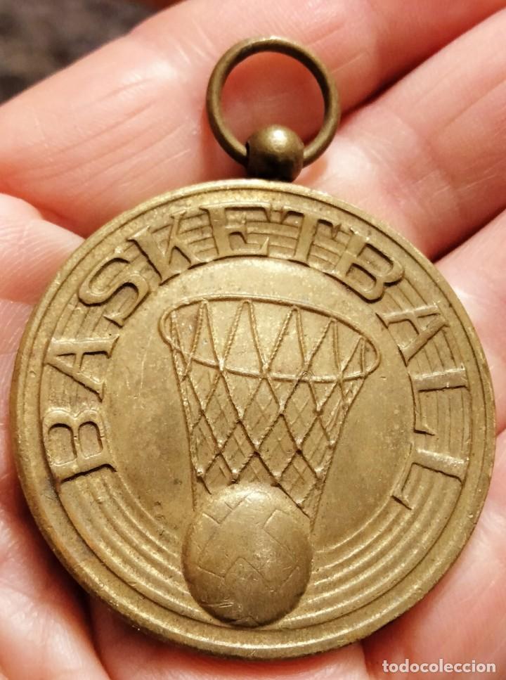 Medallas tem&aacute;ticas: Medalla antigua Basketball a&ntilde;o 1959