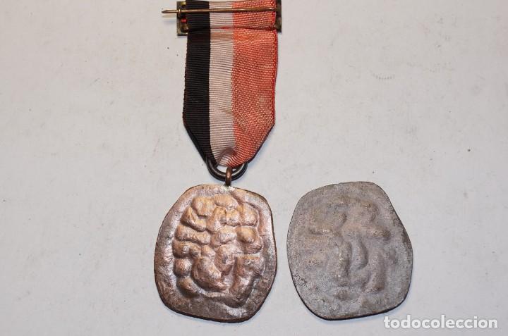 Medallas tem&aacute;ticas: 2 MEDALLA PLUS ULTRA INI - Foto 2