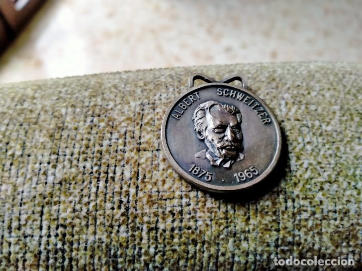 Medalhas tem&aacute;ticas: medalla de albert schweitzer inaguracion de hospital 1981