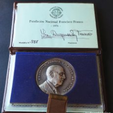 Medallas temáticas: MEDALLA, EN PLATA, FUNDACIÓN NACIONAL FRANCISCO FRANCO. 1º ANIVERSARIO MUERTE DEL GENERAL -1976.