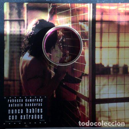 Thematic medals: postcard n3 nunca hables con extranos antonio banderas