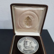 Medallas temáticas: MEDALLON EN PLATA ROMAN NAVARRO DIPUTACION CORUÑA 1976. Lote 341028388