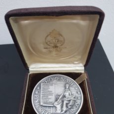 Medallas temáticas: MEDALLON PLATA HOMENAJE PINTORES FERROLANOS 1980 DIPUTACION CORUÑA. Lote 341029438