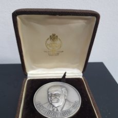 Medallas temáticas: MEDALLON PLATA JUAN LUIS 1986 PINTOR CORUÑA DIPUTACION. Lote 341032528