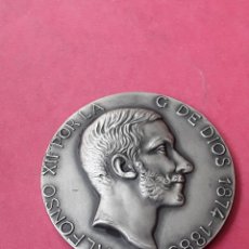 Medallas temáticas: MEDALLA PLATA ALFONSO XII. CALICO VALLMITJANA REYES DE ESPAÑA. 1962. Lote 363119930