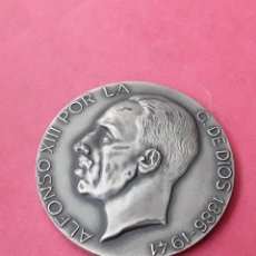 Medallas temáticas: MEDALLA PLATA ALFONSO XIII. CALICO VALLMITJANA REYES DE ESPAÑA. 1961. Lote 363120795