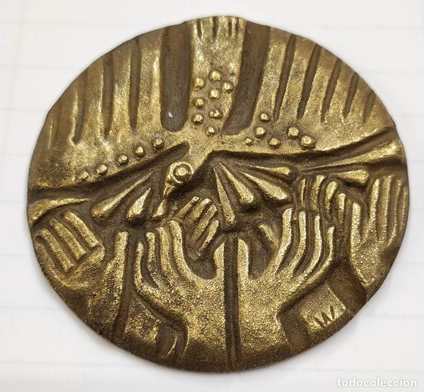 Medallas tem&aacute;ticas: MEDALLA DORADA MEDALLA-960