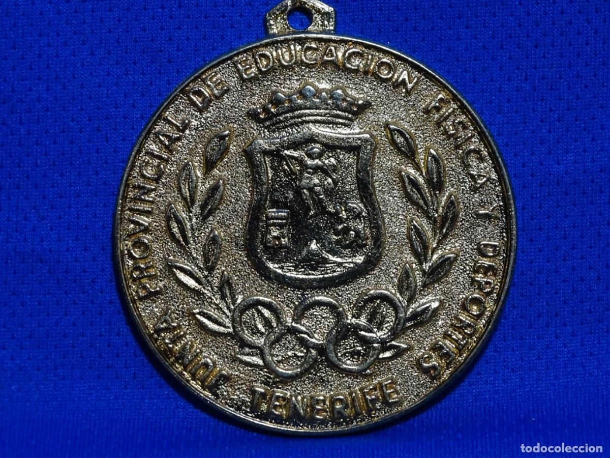 Medallas tem&aacute;ticas: MEDALLA METAL JUNTA PROVINCIAL EFD TENERIFE 1972. DIBUJO INFANTIL. DI&Aacute;METRO 56 MM.