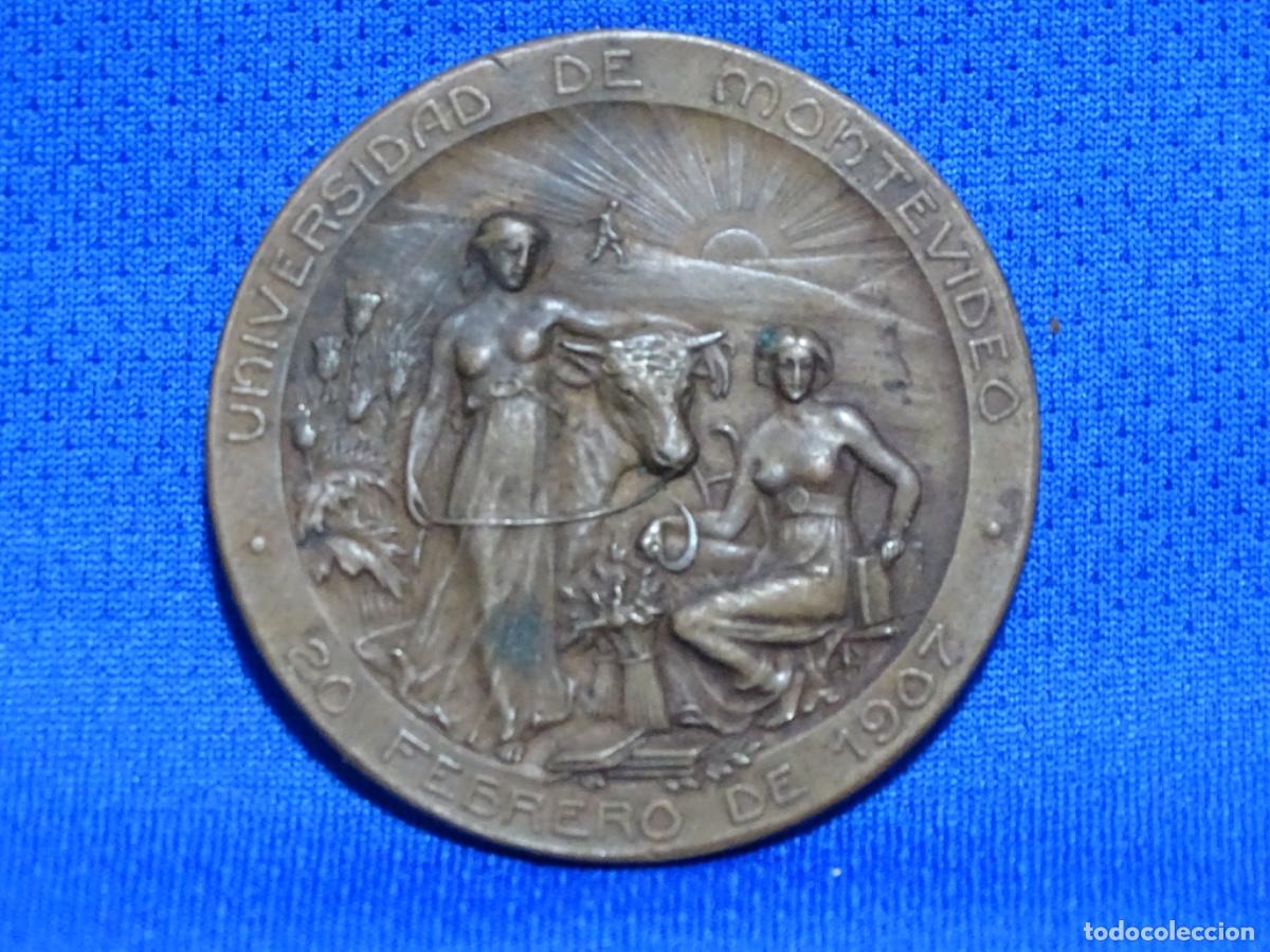 Medalhas tem&aacute;ticas: ANTIGUA MEDALLA METAL UNIVESIDAD DE MONTEVIDEO 1907. BELLAGAMBA Y ROSSI. DI&Aacute;METRO 43 MM.