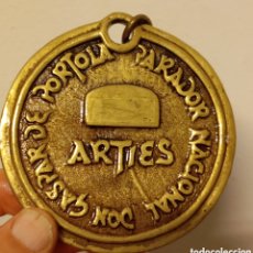 Medallas temáticas: ANTIGUO MEDALLON DE BRONCE PARADOR NACIONAL DON GASPAR DE PORTOLA LLEIDA ARTIES
