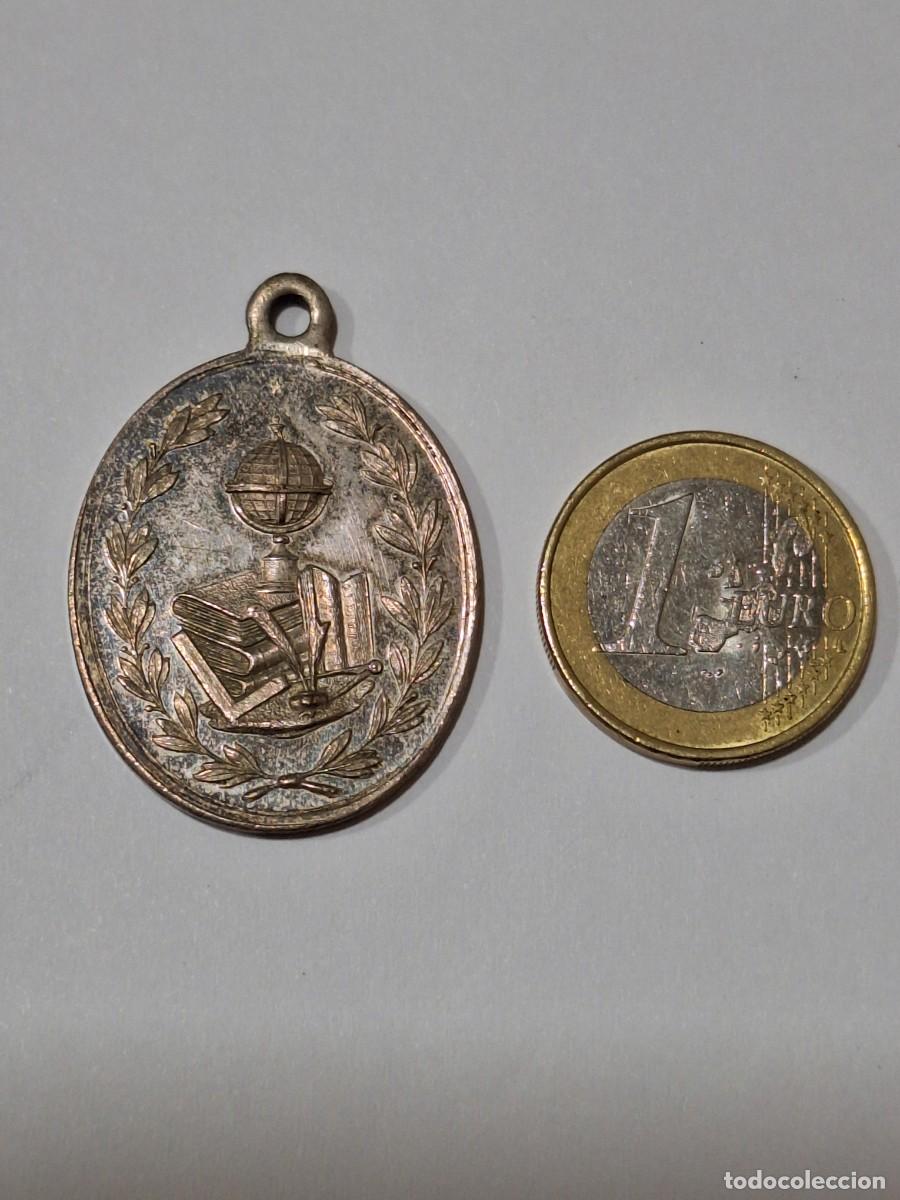 Medallas tem&aacute;ticas: Medalla Premio al m&eacute;rito . - Foto 1