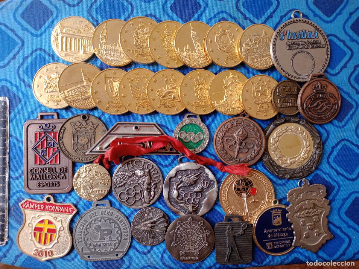 Medallas tem&aacute;ticas: Lote de 35 medallas variadas - Foto 1