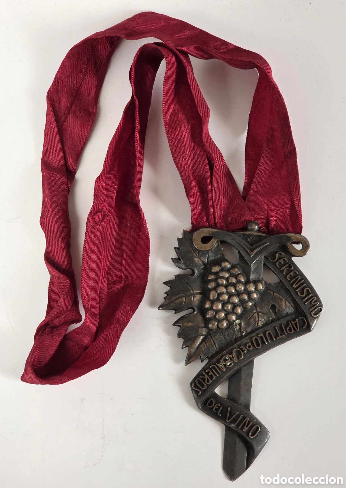 Medalhas tem&aacute;ticas: Medalla grande Colgante y Cinta Seren&iacute;simo Cap&iacute;tulo de Caballeros del Vino - Congregaci&oacute;n Tinto Uva