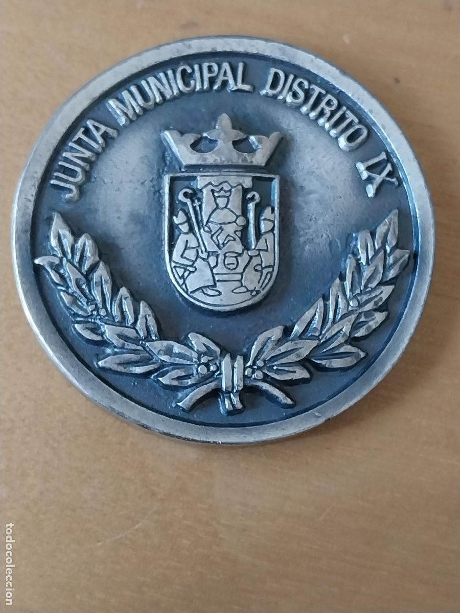 Medallas tem&aacute;ticas: MEDALLA MANO CARRERA POPULAR III SEVILLA A&Ntilde;O 1987 SAN PABLO PARQUE ALCOSA PARTICIPANTE 5.7CMS