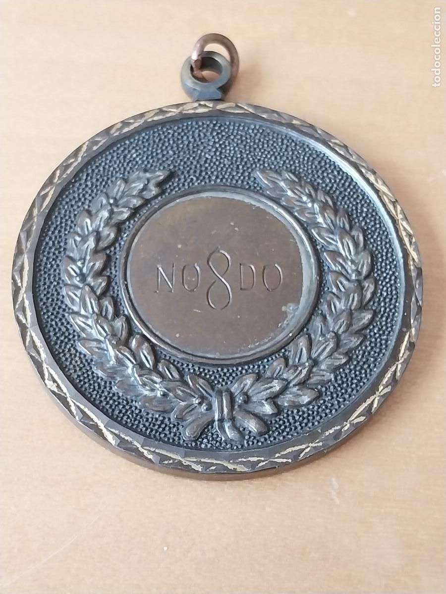 Medallas tem&aacute;ticas: NO-DO NODO MEDALLA MANO 6CMS DORSO METAL DORADO