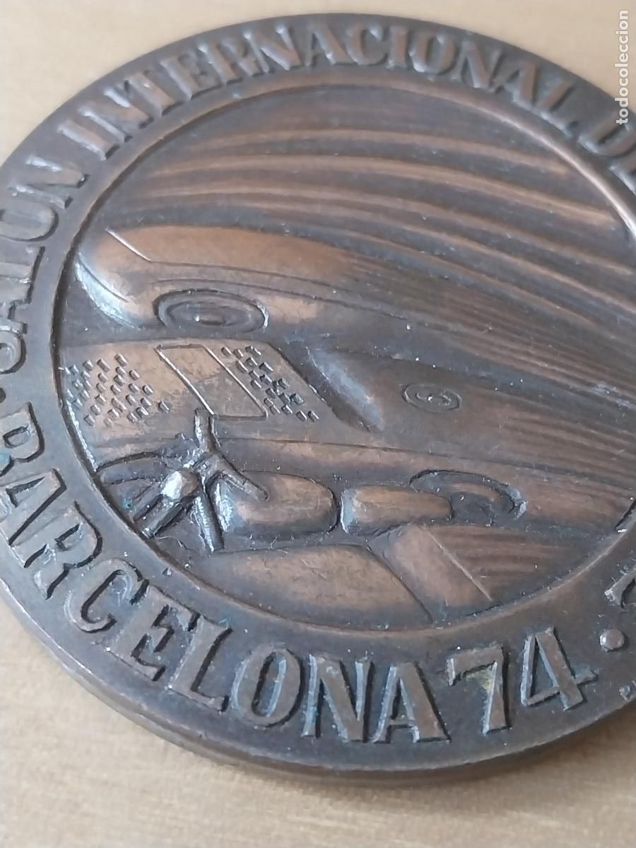 Medallas tem&aacute;ticas: A&Ntilde;O 1974 SALON INTERNACIONAL DEL AUTOMOVIL BARCELONA MEDALLA MANO 5CMS ORIGINAL