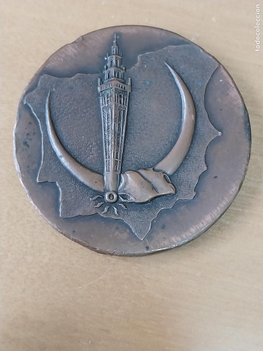 Medallas tem&aacute;ticas: ORTOPEDIA TRAUMATOLOGIA MEDALLA MANO 1983 S.E.C.O.T. TONO COBRE 5.93CMS GIRALDA CUERNOS VACA