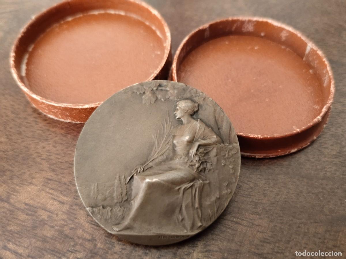 Medallas tem&aacute;ticas: Medalla de bronce, dise&ntilde;o cl&aacute;sico, musa o alegor&iacute;a. Para grabar, 3,6 cm ver.