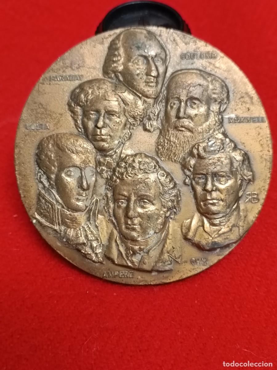 Medallas tem&aacute;ticas: Medalla de bronce, Francia. La oratorio central de industrias el&eacute;ctricas. 1882-1982. Firmada: RB.
