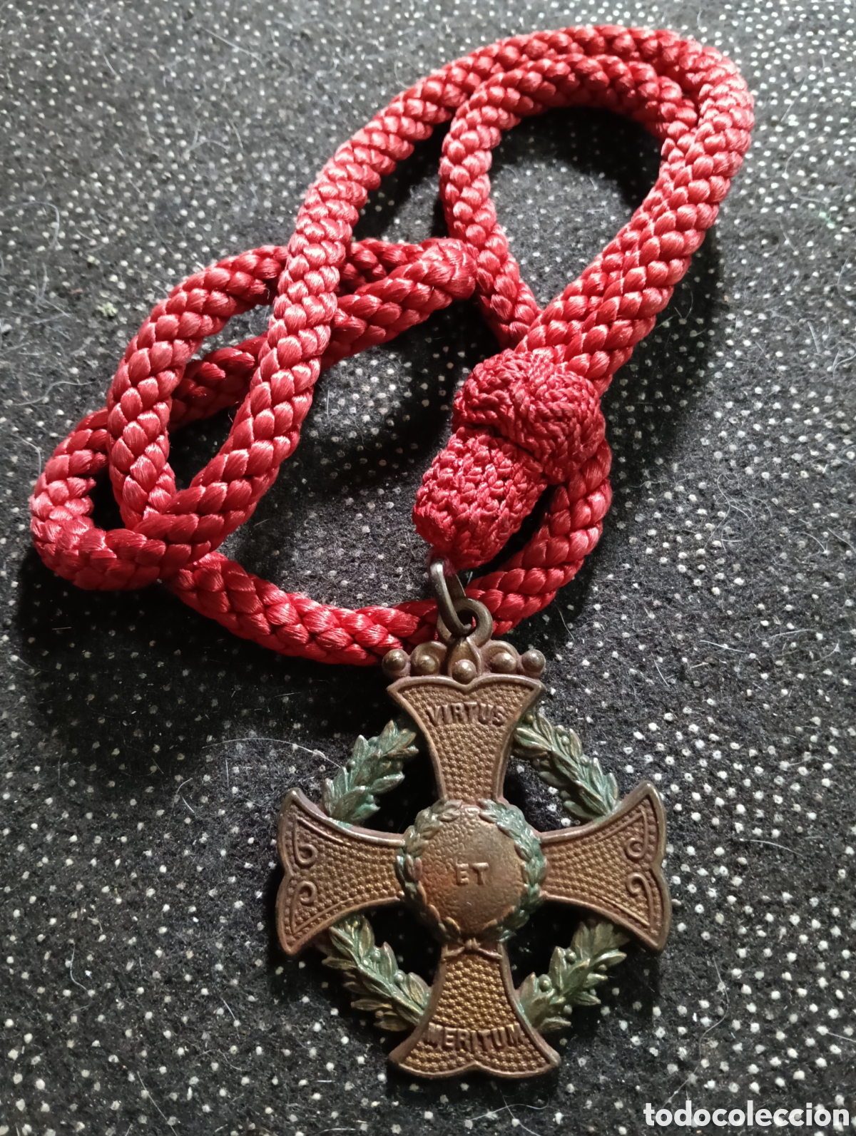 Medallas tem&aacute;ticas: MEDALLA ANTIGUA CON COLGANTE AL M&Eacute;RITO ESCOLAR O DE RELIGION mide 5,5 x 5,5 cm
