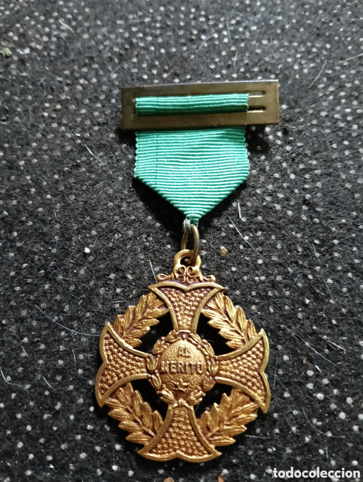 Medallas tem&aacute;ticas: MEDALLA ANTIGUA CON COLGANTE AL M&Eacute;RITO ESCOLAR O DE RELIGION mide 4 x 4 cm