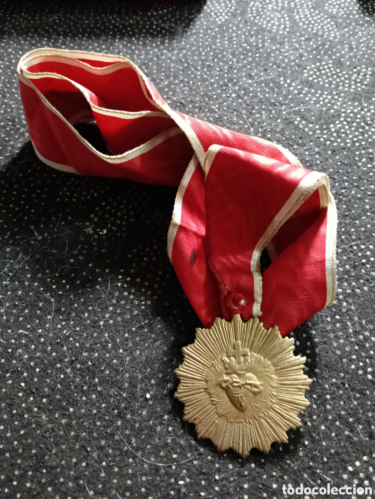 Medallas tem&aacute;ticas: MEDALLA SAGRADO CORAZON, ADVENIAT REGNVM TVV. METAL mide 4 cm de di&aacute;metro