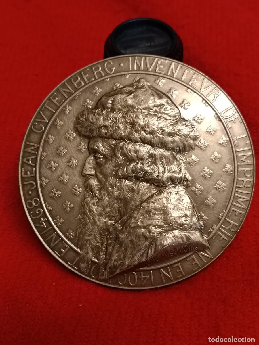Medallas tem&aacute;ticas: Medalla de bronce de Francia de 75 mm. de di&aacute;metro, A Gutenberg, en canto: 1968, buen ejemplar.