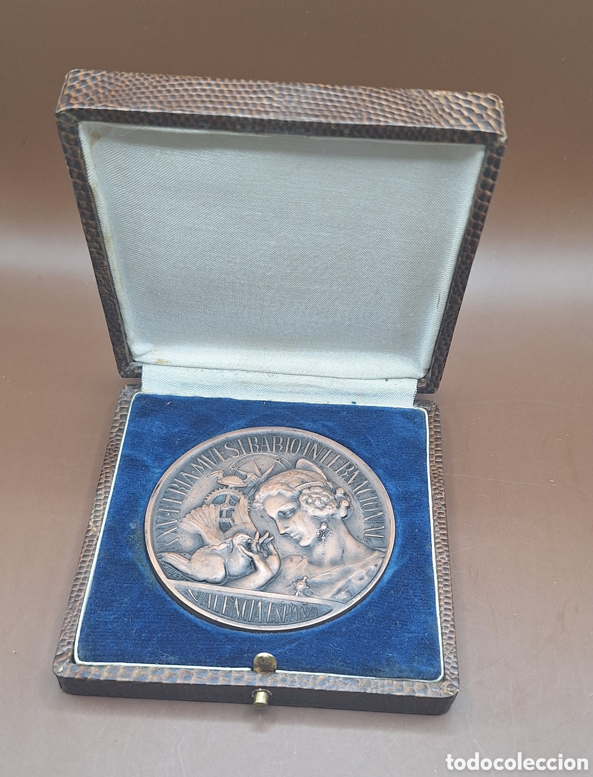 Medallas tem&aacute;ticas: Antigua Medalla XXV Aniversario Feria Muestrario Valencia - Bodas de Plata 1917 - 1947