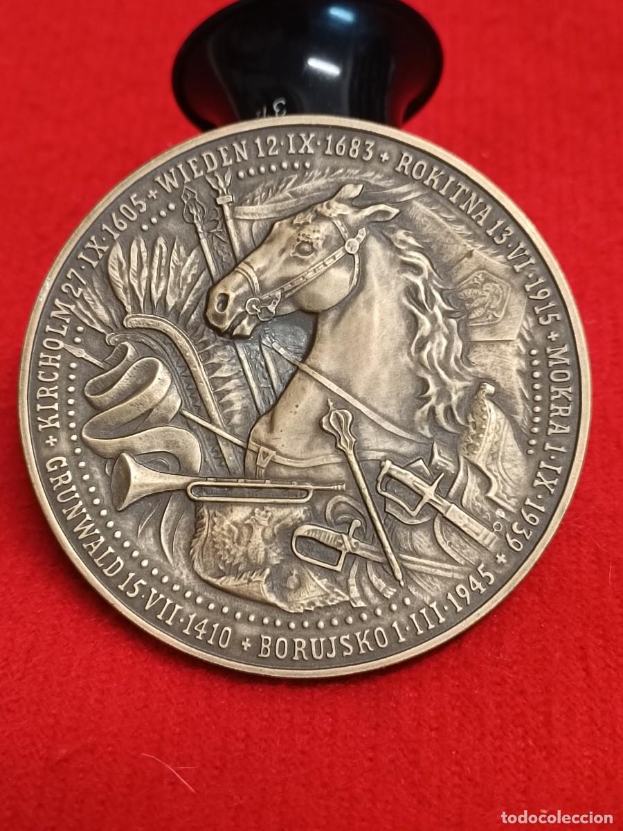 Medallas tem&aacute;ticas: Medalla de bronce de Polonia, a la caballer&iacute;a polaca, 7 cm di&aacute;metro, firma anag.: AR, Andrzej Renes