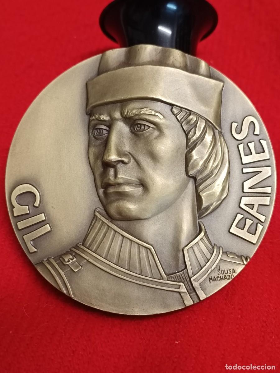 Medallas tem&aacute;ticas: Medalla bronce de Portugal, a Gil Eanes, Firmada: Sousa Machado, 78 mm. di&aacute;m., en canto: 218/1000.