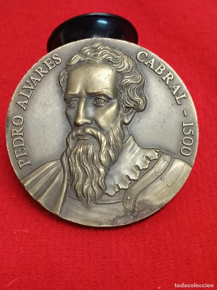 Medallas tem&aacute;ticas: Medalla de bronce de Portugal, a P. A. Cabral, 7 cm di&aacute;metro. firmada: J. Cohelo, buen ejemplar