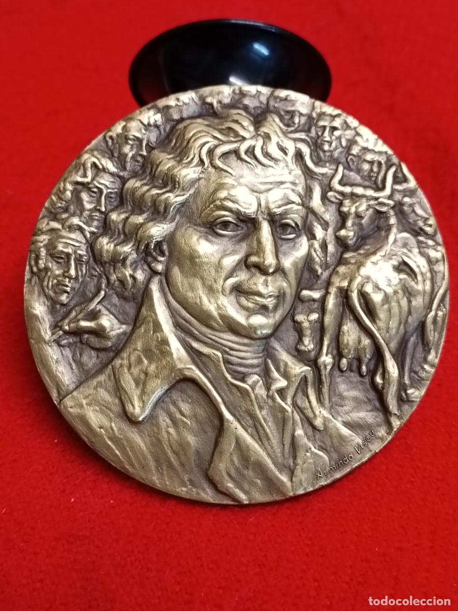 Medallas tem&aacute;ticas: Medalla bronce Portugal, a Edward Jenner, de 7 cm. diam., en canto: 470/500, firmada: Armindo Viseu.