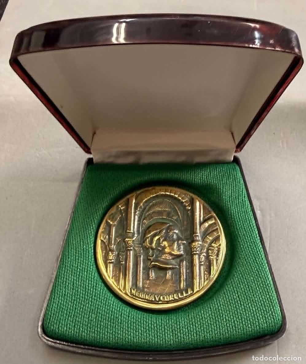 Medallas tem&aacute;ticas: MEDALLA + ESTUCHE. MEDINA Y CORELLA. MONTE Y CAJA DE AHORROS CORDOBA MEDALLA-1966