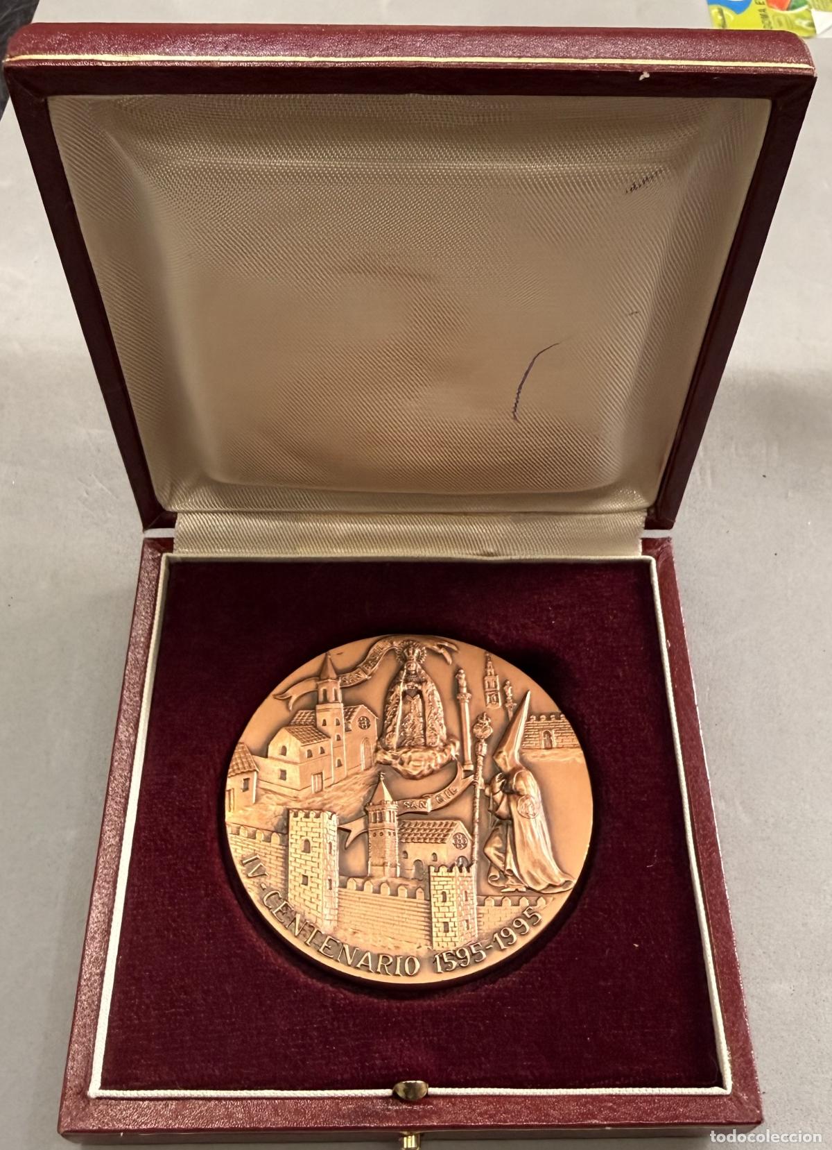 Medallas tem&aacute;ticas: MEDALLA + ESTUCHE. HERMANDAD DE LA MACARENA IV CENTENARIO MEDALLA-1967