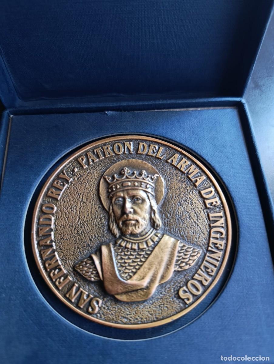 Medallas tem&aacute;ticas: MEDALLA CONMEMORATIVA. SAN FERNANDO. PATR&Oacute;N DEL ARMA DE INGENIEROS. BICENTENARIO 1805-2005.