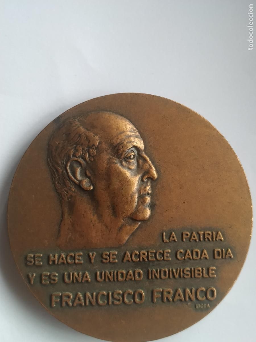 Medallas tem&aacute;ticas: Medalla Bronce Francisco Franco con Aguilar San Juan y busto con firma.