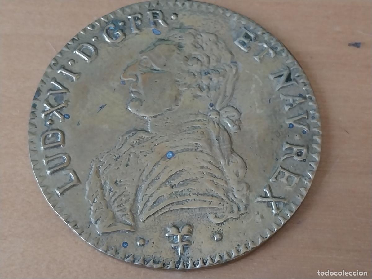 Medallas tem&aacute;ticas: LUIS XVI D GER ET NEV REX CHAPA O MEDALLA MANO DORADA 8CMS