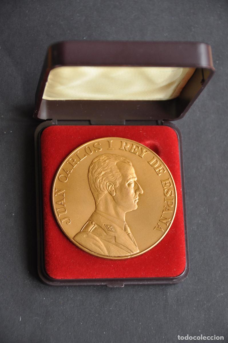Medallas tem&aacute;ticas: MEDALLA DEL D&Iacute;A DE LAS FUERZAS ARMADAS EN SU ESTUCHE OIGINAL- BURGOS 1983