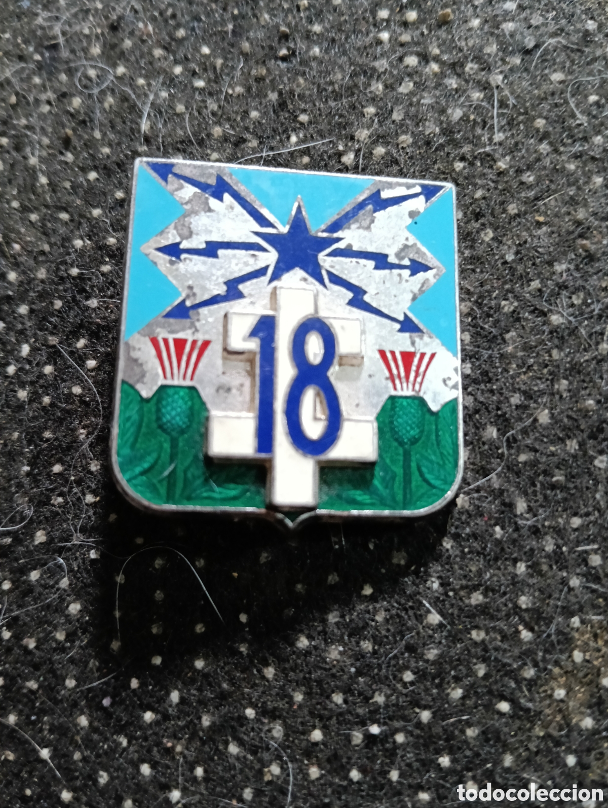 Medallas tem&aacute;ticas: EMBLEMA ESMALTADO DEL REGIMIENTO FRANC&Eacute;S N&ordm; 18 DE TRANSMISIONES mide 3,5 x 3 cm