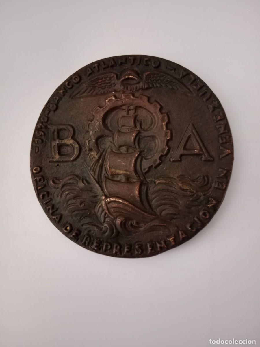 Medallas tem&aacute;ticas: IMPRESIONANTE MEDALLA BRONCE PATINADO - 1970 BANCO ATLANTICO OFICINA REPRESENTACION VENEZUELA