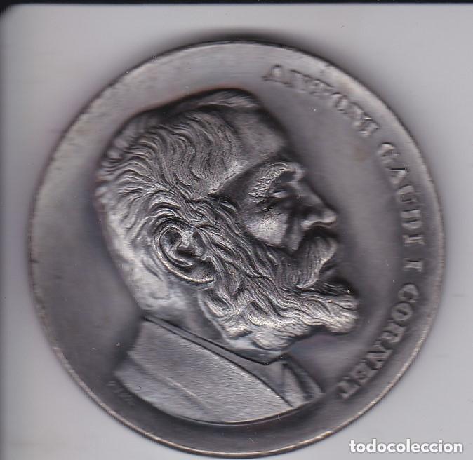 Medallas tem&aacute;ticas: EXPOSICION FILATELICA. BARCELONA 1975. ANTONI GAUDI Y CORNET. 53 mm Y 72 gr