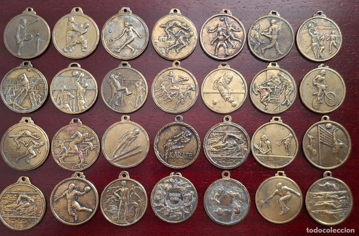Medallas tem&aacute;ticas: Bonita colecci&oacute;n de 28 medallas antiguas de los juegos de la Juventud(Italia) diferentes deportes